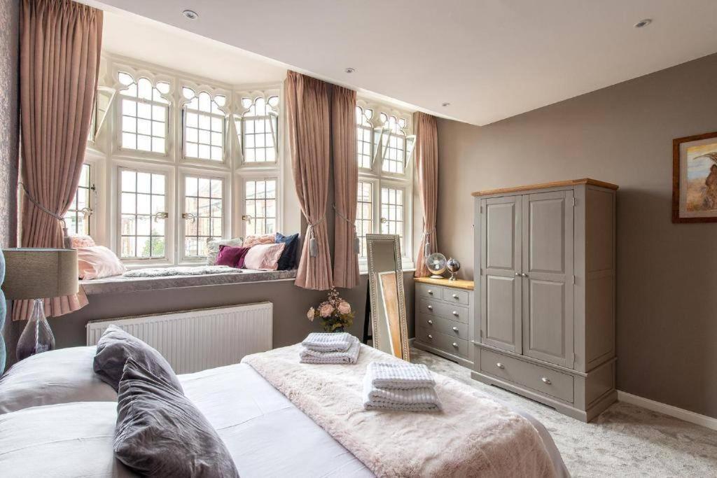 The Most Central Apartment In Canterbury Stunning Interiors, Fully Equipped, City Views And Free Wifi! Экстерьер фото