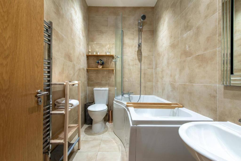 The Most Central Apartment In Canterbury Stunning Interiors, Fully Equipped, City Views And Free Wifi! Экстерьер фото
