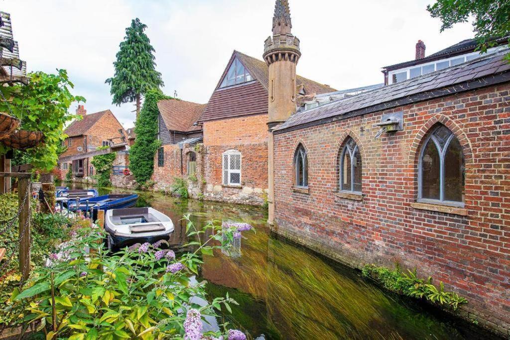 The Most Central Apartment In Canterbury Stunning Interiors, Fully Equipped, City Views And Free Wifi! Экстерьер фото